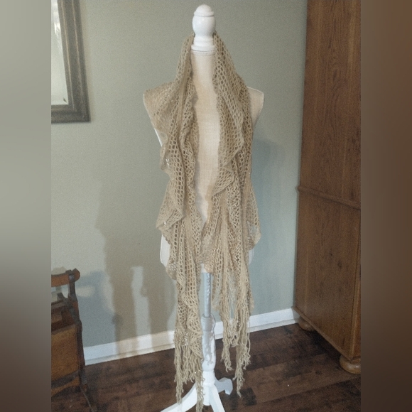 Beautiful Vintage Crocheted Shawl or Scarf - Sand w/ Sparkles - Picture 2 of 8